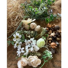   Virágcsomag - Natúr-krém-törtfehér kiegészítő alapanyagokkal