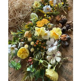   Virágcsomag  Sárga- napsárga- krém kiegészítő alapanyagokkal